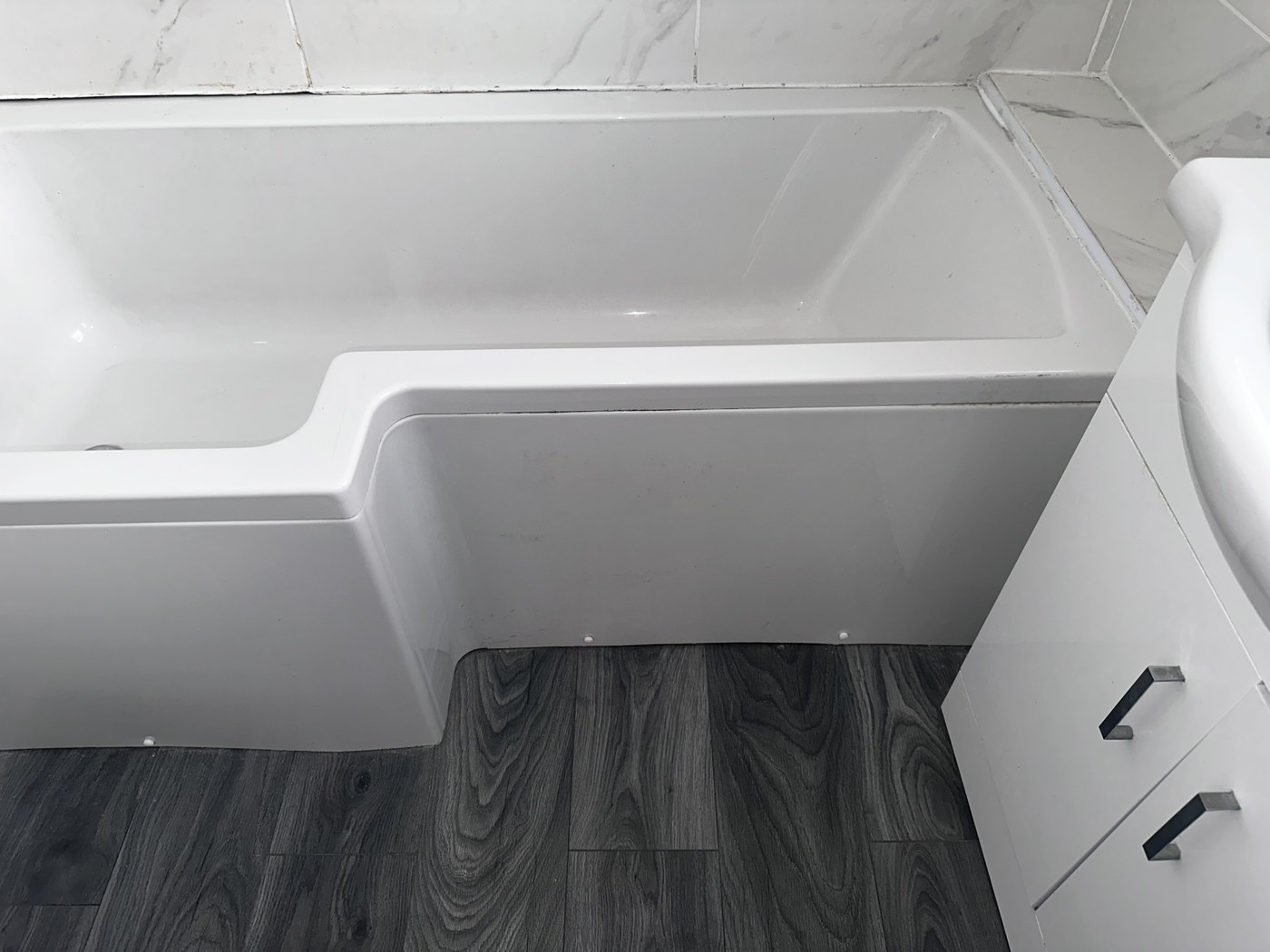 David's L-shaped bath in Woodford Green before the conversion