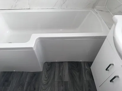 David's L-shaped bath in Woodford Green before the conversion