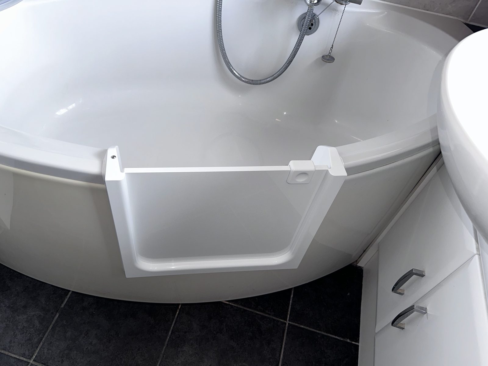 The same panel with the watertight UDOOR® door fitted